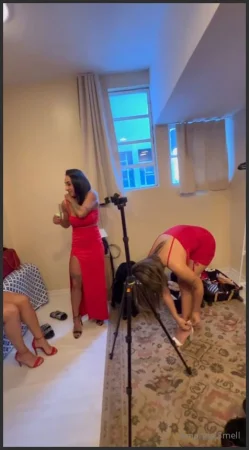 amandasmell no nudes just vibes me and my babes showing off like we k 4115596265 ( 172.9 MB )