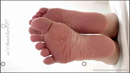 anasfeet817 3 clips of me having fun and teasing hope you enjoy them 2978993736 ( 87.2 MB )