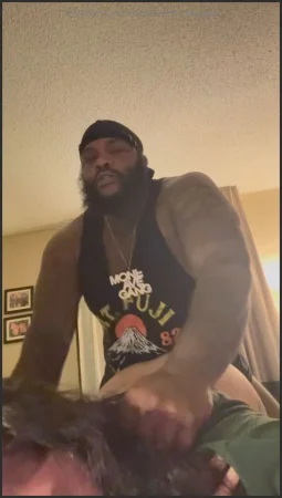 welcome2thezoo tried to stroke thru 3rd but i couldnt do it 4205204875 ( 62.9 MB )