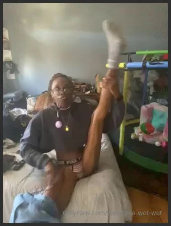 sweetpeawetwet feeling lonely whos here to help 3729936755 ( 80.0 MB )