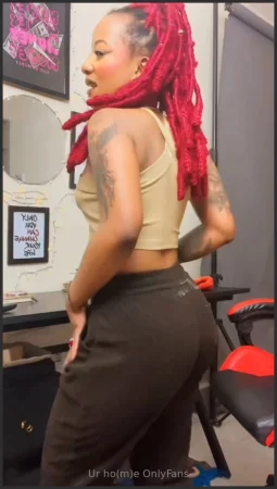 hoely grail my husband will be one lucky lad 4352813032 ( 62.9 MB )